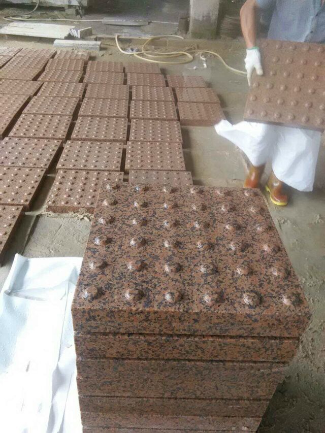  China G562 Maple Leaf Red Granite Tiles
